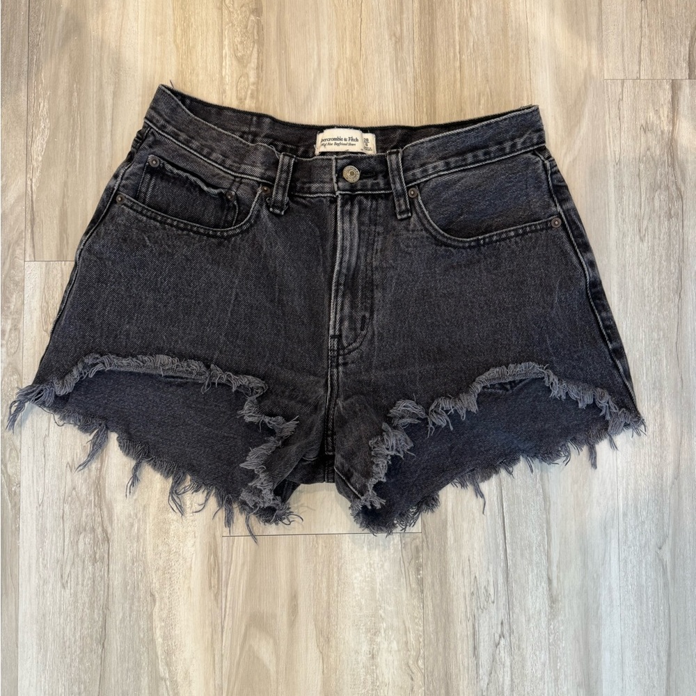 Abercrombie black mid rise boyfriend short